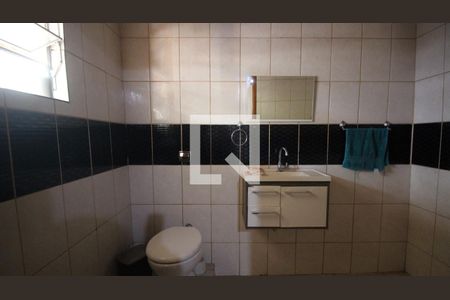 Casa à venda com 511m², 3 quartos e 7 vagasBanheiro Casa Fundos