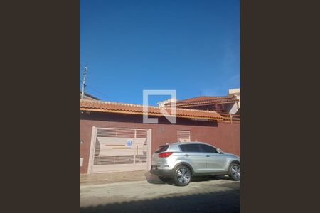 Casa à venda com 511m², 3 quartos e 7 vagas Casa à venda com 511m², 3 quartos e 7 vagasFachada