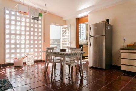 Casa à venda com 630m², 3 quartos e 4 vagas Casa à venda com 630m², 3 quartos e 4 vagasÁrea de Serviço