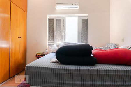 Casa à venda com 630m², 3 quartos e 4 vagas Casa à venda com 630m², 3 quartos e 4 vagasQuarto 2