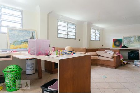 Casa à venda com 630m², 3 quartos e 4 vagas Casa à venda com 630m², 3 quartos e 4 vagasSala de Brinquedos