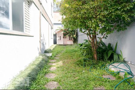 Casa à venda com 630m², 3 quartos e 4 vagas Casa à venda com 630m², 3 quartos e 4 vagasQuintal