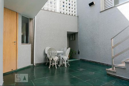 Casa à venda com 630m², 3 quartos e 4 vagas Casa à venda com 630m², 3 quartos e 4 vagasQuintal