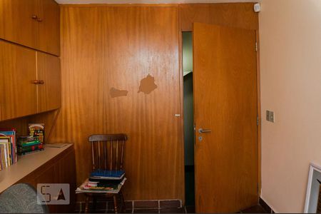 Casa à venda com 630m², 3 quartos e 4 vagas Casa à venda com 630m², 3 quartos e 4 vagasEscritório