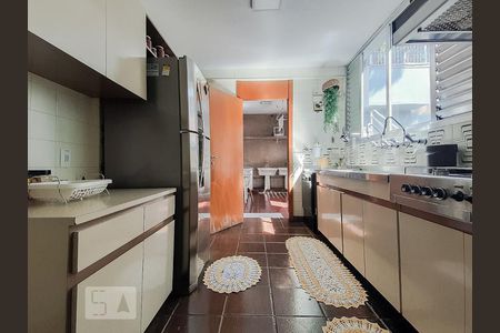 Casa à venda com 630m², 3 quartos e 4 vagas Casa à venda com 630m², 3 quartos e 4 vagasCozinha