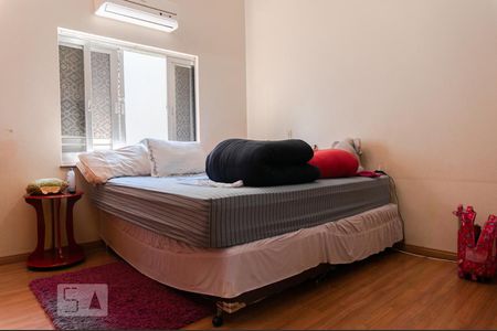 Casa à venda com 630m², 3 quartos e 4 vagas Casa à venda com 630m², 3 quartos e 4 vagasQuarto 2