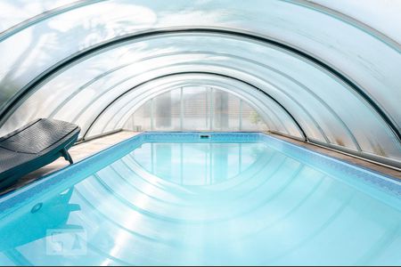 Casa à venda com 630m², 3 quartos e 4 vagas Casa à venda com 630m², 3 quartos e 4 vagasPiscina