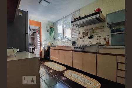 Casa à venda com 630m², 3 quartos e 4 vagas Casa à venda com 630m², 3 quartos e 4 vagasCozinha