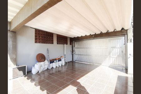 Casa à venda com 630m², 3 quartos e 4 vagas Casa à venda com 630m², 3 quartos e 4 vagasGaragem