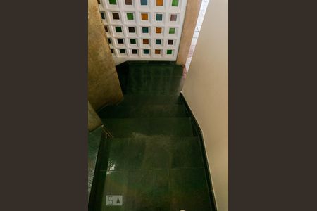 Casa à venda com 630m², 3 quartos e 4 vagas Casa à venda com 630m², 3 quartos e 4 vagasEscadas