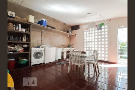 Casa à venda com 630m², 3 quartos e 4 vagas Casa à venda com 630m², 3 quartos e 4 vagasÁrea de Serviço