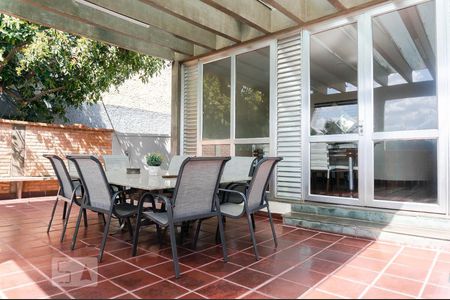 Casa à venda com 630m², 3 quartos e 4 vagas Casa à venda com 630m², 3 quartos e 4 vagasChurrasqueira