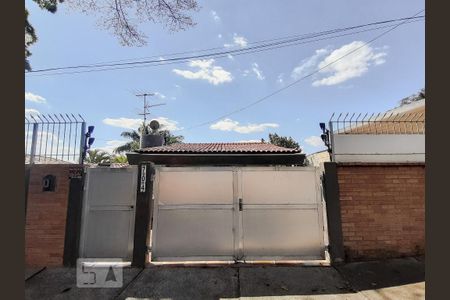 Casa à venda com 630m², 3 quartos e 4 vagas Casa à venda com 630m², 3 quartos e 4 vagasFachada