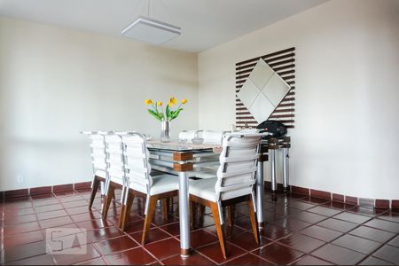 Casa à venda com 630m², 3 quartos e 4 vagas Casa à venda com 630m², 3 quartos e 4 vagasSala de Jantar