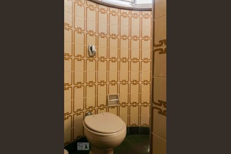 Casa à venda com 630m², 3 quartos e 4 vagas Casa à venda com 630m², 3 quartos e 4 vagasLavabo 2