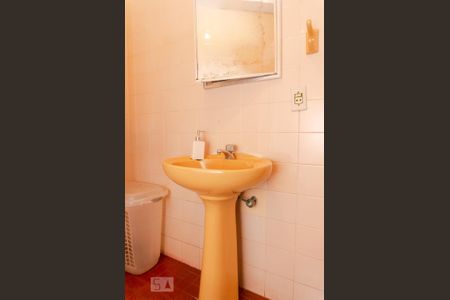 Casa à venda com 630m², 3 quartos e 4 vagas Casa à venda com 630m², 3 quartos e 4 vagasBanheiro de Serviço