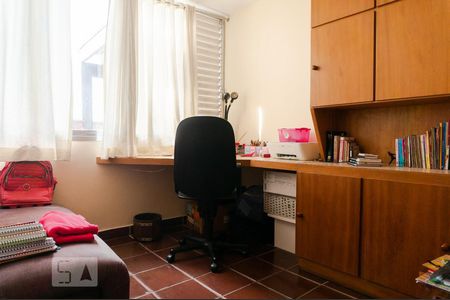 Casa à venda com 630m², 3 quartos e 4 vagas Casa à venda com 630m², 3 quartos e 4 vagasEscritório