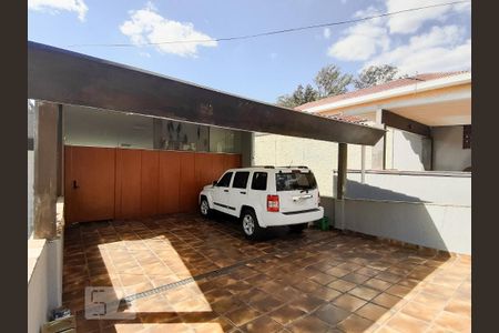 Casa à venda com 630m², 3 quartos e 4 vagas Casa à venda com 630m², 3 quartos e 4 vagasGaragem