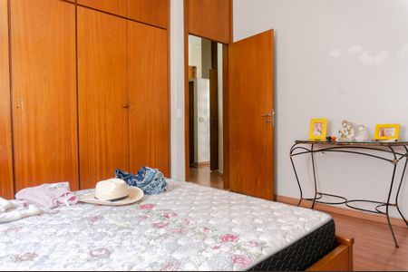 Casa à venda com 630m², 3 quartos e 4 vagas Casa à venda com 630m², 3 quartos e 4 vagasQuarto 1