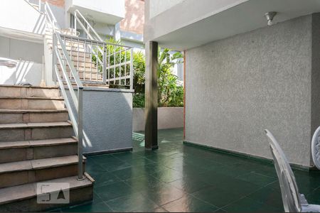 Casa à venda com 630m², 3 quartos e 4 vagas Casa à venda com 630m², 3 quartos e 4 vagasQuintal