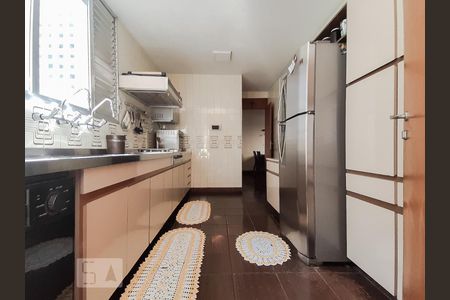 Casa à venda com 630m², 3 quartos e 4 vagas Casa à venda com 630m², 3 quartos e 4 vagasCozinha