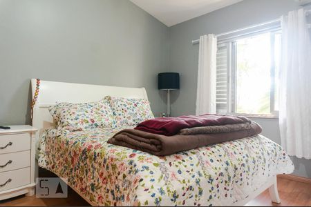 Casa à venda com 630m², 3 quartos e 4 vagas Casa à venda com 630m², 3 quartos e 4 vagasSuíte