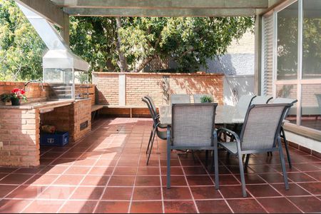 Casa à venda com 630m², 3 quartos e 4 vagas Casa à venda com 630m², 3 quartos e 4 vagasChurrasqueira