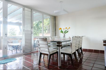 Casa à venda com 630m², 3 quartos e 4 vagas Casa à venda com 630m², 3 quartos e 4 vagasSala de Jantar