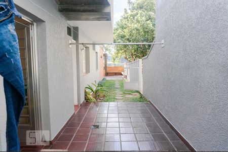 Casa à venda com 630m², 3 quartos e 4 vagas Casa à venda com 630m², 3 quartos e 4 vagasCorredor
