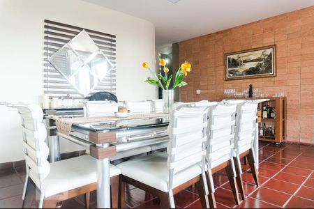 Casa à venda com 630m², 3 quartos e 4 vagas Casa à venda com 630m², 3 quartos e 4 vagasSala de Jantar