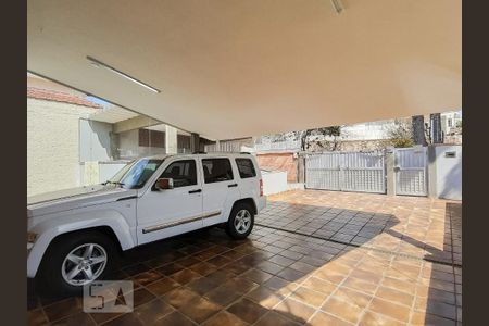 Casa à venda com 630m², 3 quartos e 4 vagas Casa à venda com 630m², 3 quartos e 4 vagasGaragem