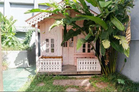 Casa à venda com 630m², 3 quartos e 4 vagas Casa à venda com 630m², 3 quartos e 4 vagasQuintal