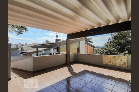 Casa à venda com 630m², 3 quartos e 4 vagas Casa à venda com 630m², 3 quartos e 4 vagasGaragem