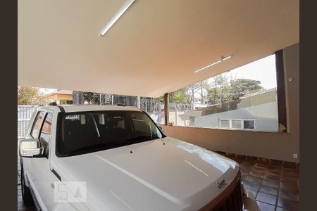 Casa à venda com 630m², 3 quartos e 4 vagas Casa à venda com 630m², 3 quartos e 4 vagasGaragem