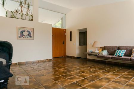 Casa à venda com 630m², 3 quartos e 4 vagas Casa à venda com 630m², 3 quartos e 4 vagasLareira