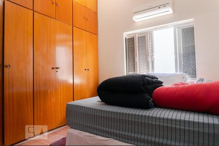 Casa à venda com 630m², 3 quartos e 4 vagas Casa à venda com 630m², 3 quartos e 4 vagasQuarto 2