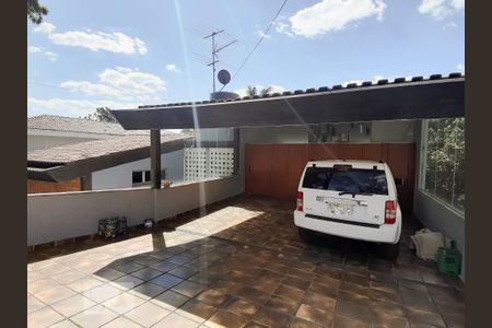 Casa à venda com 630m², 3 quartos e 4 vagas Casa à venda com 630m², 3 quartos e 4 vagasGaragem