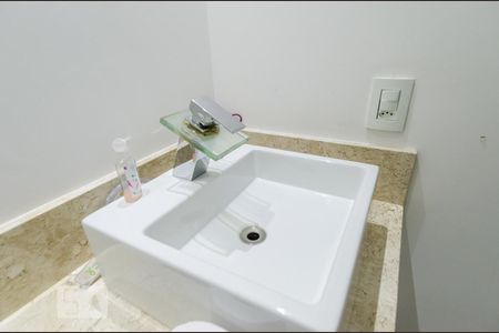 Apartamento à venda com 82m², 2 quartos e 1 vaga Apartamento à venda com 82m², 2 quartos e 1 vagaBanheiro da suíte