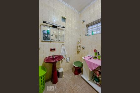 Casa à venda com 220m², 3 quartos e 2 vagasBanheiro