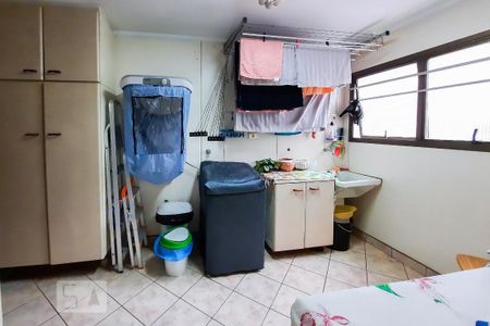 Apartamento à venda com 228m², 4 quartos e 3 vagas Apartamento à venda com 228m², 4 quartos e 3 vagasÁrea de Serviço