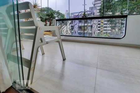 Apartamento à venda com 228m², 4 quartos e 3 vagas Apartamento à venda com 228m², 4 quartos e 3 vagasVaranda 2