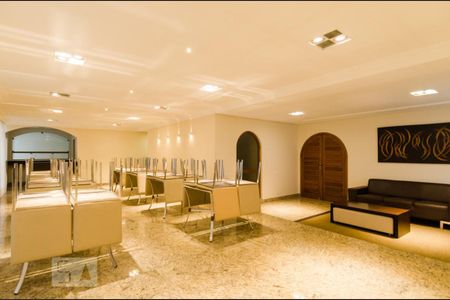 Apartamento à venda com 228m², 4 quartos e 3 vagas Apartamento à venda com 228m², 4 quartos e 3 vagasÁrea Comum