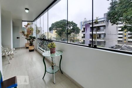 Apartamento à venda com 228m², 4 quartos e 3 vagas Apartamento à venda com 228m², 4 quartos e 3 vagasVaranda 2