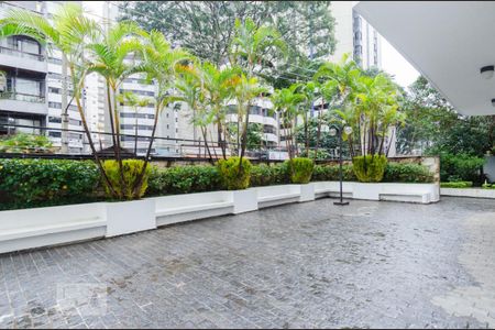 Apartamento à venda com 228m², 4 quartos e 3 vagas Apartamento à venda com 228m², 4 quartos e 3 vagasÁrea Comum