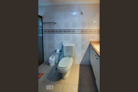 Apartamento à venda com 228m², 4 quartos e 3 vagas Apartamento à venda com 228m², 4 quartos e 3 vagasBanheiro da Suíte 1