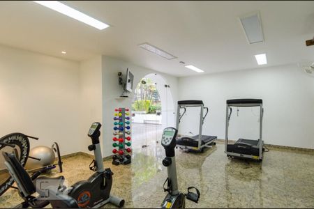 Apartamento à venda com 228m², 4 quartos e 3 vagas Apartamento à venda com 228m², 4 quartos e 3 vagasÁrea Comum