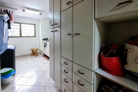 Apartamento à venda com 228m², 4 quartos e 3 vagas Apartamento à venda com 228m², 4 quartos e 3 vagasÁrea de Serviço