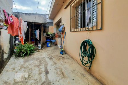 Casa à venda com 175m², 4 quartos e 2 vagas Casa à venda com 175m², 4 quartos e 2 vagasFundos