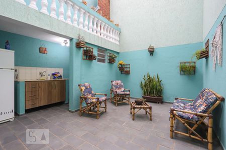 Casa à venda com 220m², 3 quartos e 6 vagas Casa à venda com 220m², 3 quartos e 6 vagasVaranda