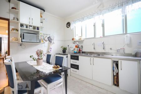 Casa à venda com 220m², 3 quartos e 6 vagas Casa à venda com 220m², 3 quartos e 6 vagasCozinha